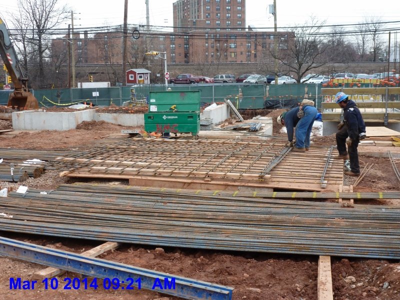 Building Rebar Mats Facing South  (800x600)